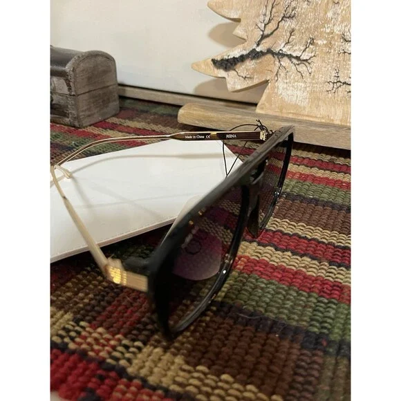 Otra Reina Women’s Black And Gold Sunglasses Runway Fashion NWT NEW - Picture 3 of 4